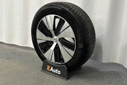 musta Volvo XC40 2023 kuva 13.