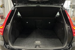 musta Volvo XC40 2023 kuva 14.