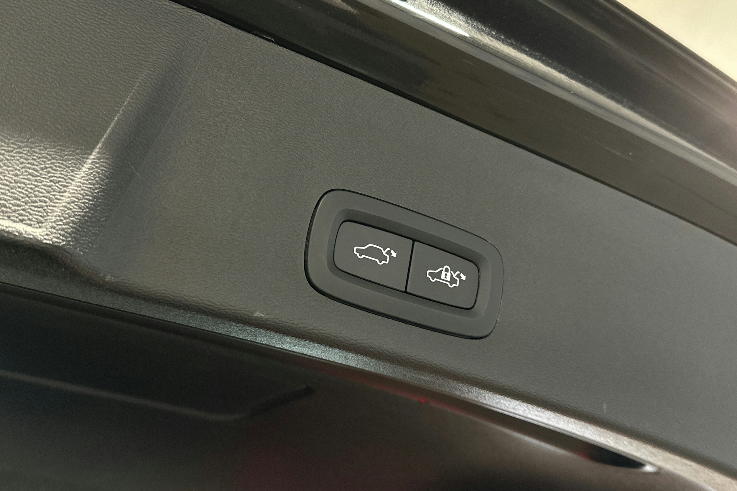 musta Volvo XC40 2023 kuva 15.