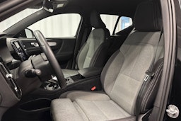 musta Volvo XC40 2023 kuva 18.