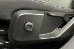 musta Volvo XC40 2023 kuva 19.