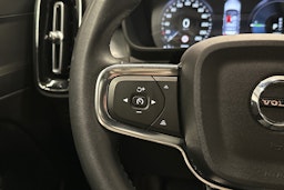 musta Volvo XC40 2023 kuva 21.