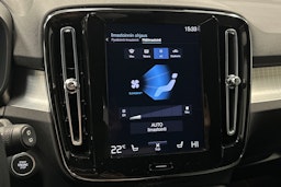 musta Volvo XC40 2023 kuva 30.