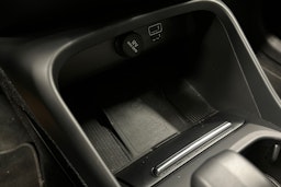 musta Volvo XC40 2023 kuva 34.