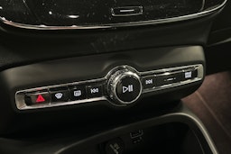 musta Volvo XC40 2023 kuva 36.