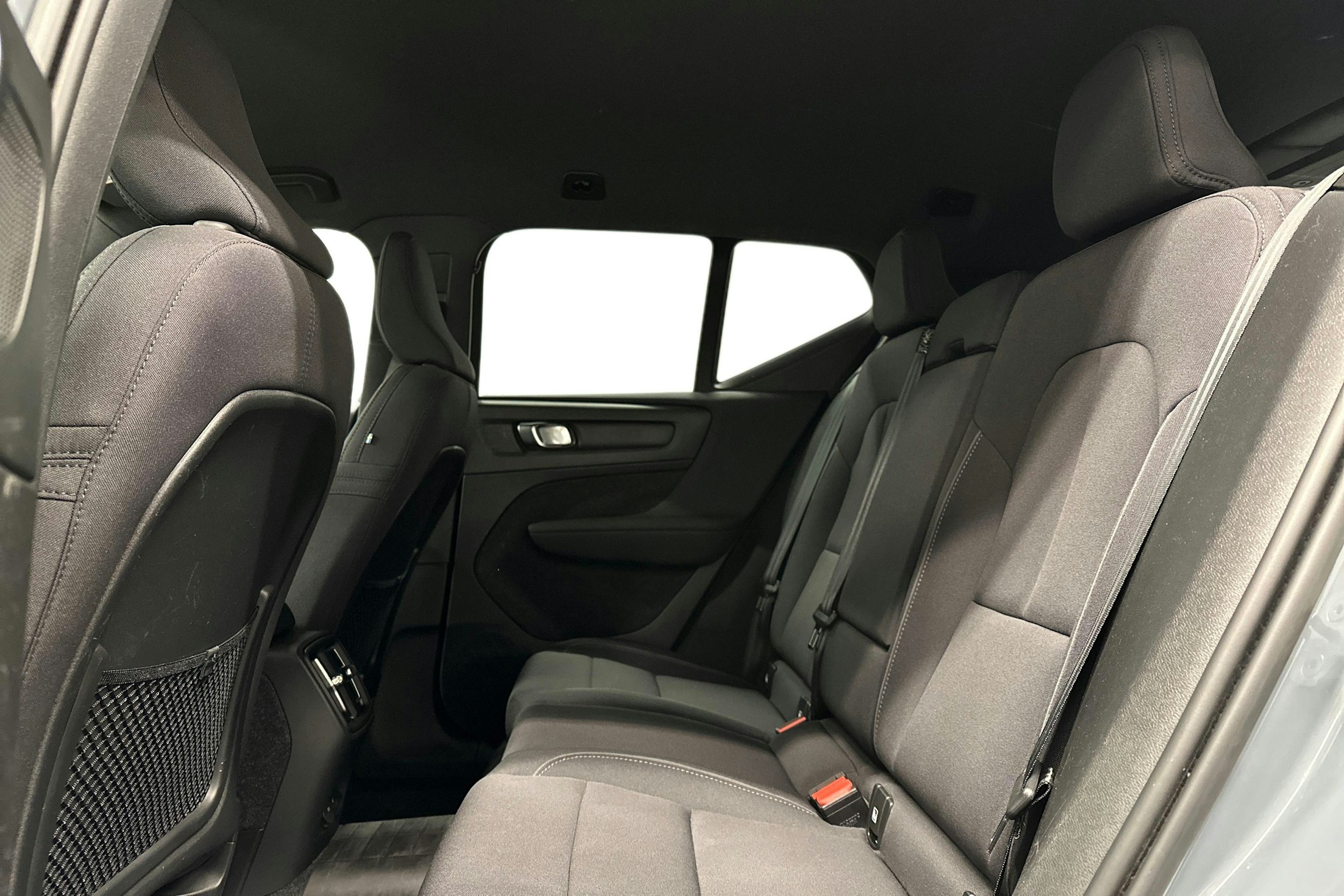harmaa Volvo XC40 2023 kuva 10.