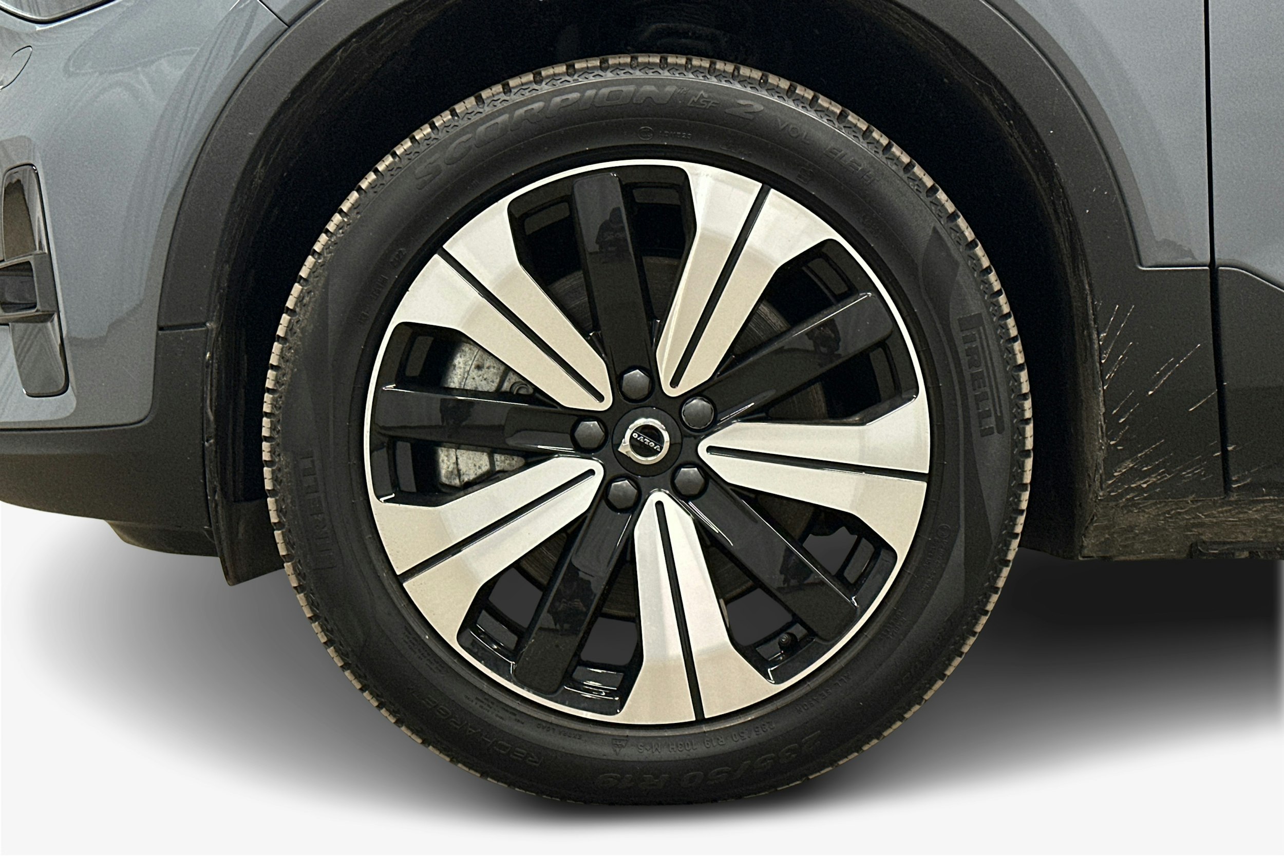 harmaa Volvo XC40 2023 kuva 11.