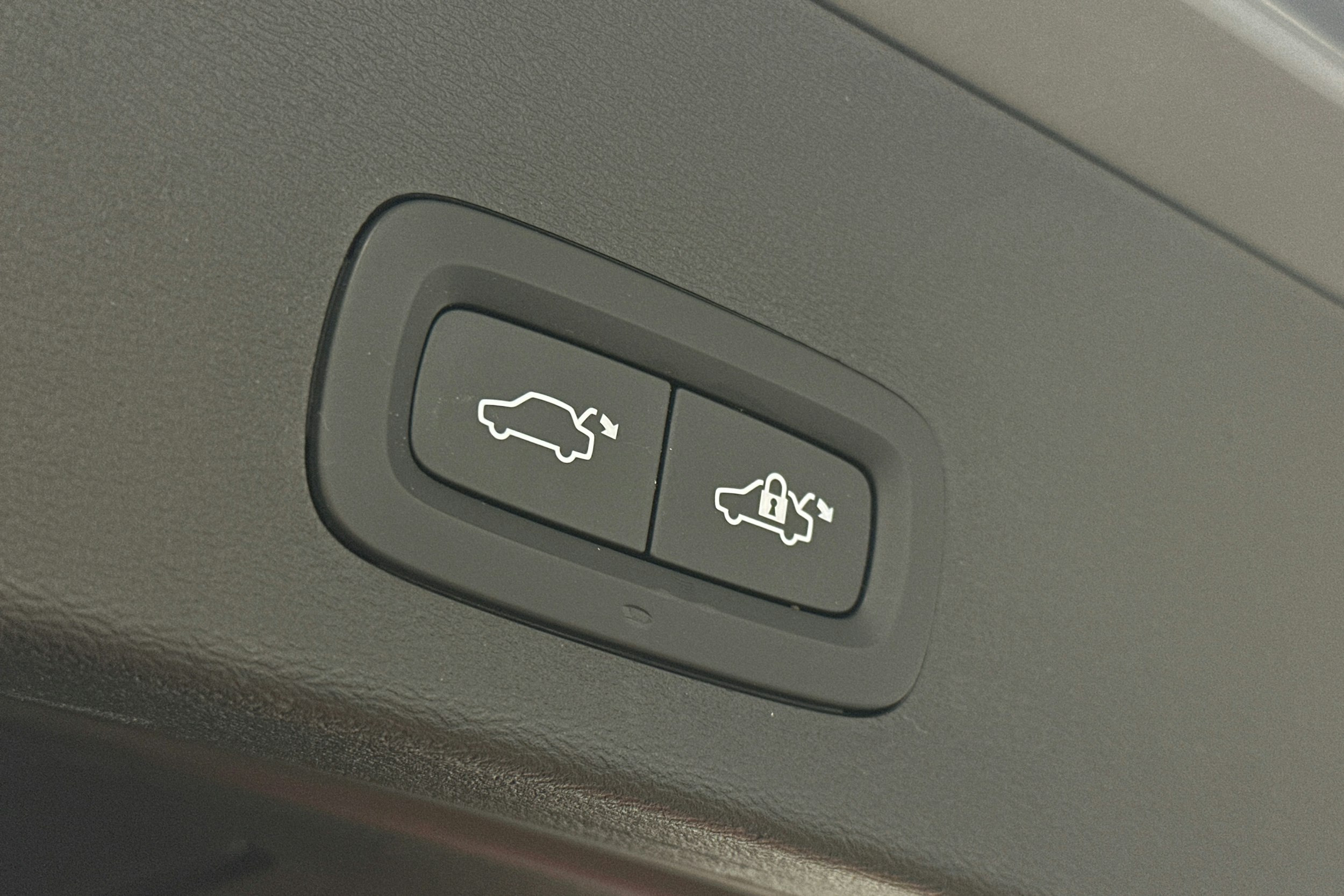 harmaa Volvo XC40 2023 kuva 15.