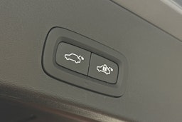 harmaa Volvo XC40 2023 kuva 15.