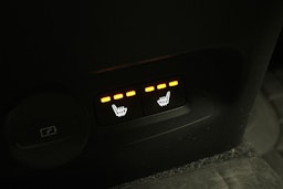 harmaa Volvo XC40 2023 kuva 16.