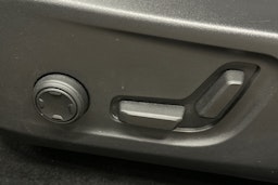 harmaa Volvo XC40 2023 kuva 18.