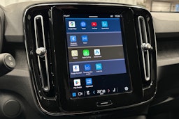 harmaa Volvo XC40 2023 kuva 24.