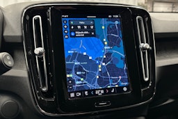 harmaa Volvo XC40 2023 kuva 25.