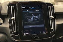 harmaa Volvo XC40 2023 kuva 28.
