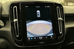 harmaa Volvo XC40 2023 kuva 29.