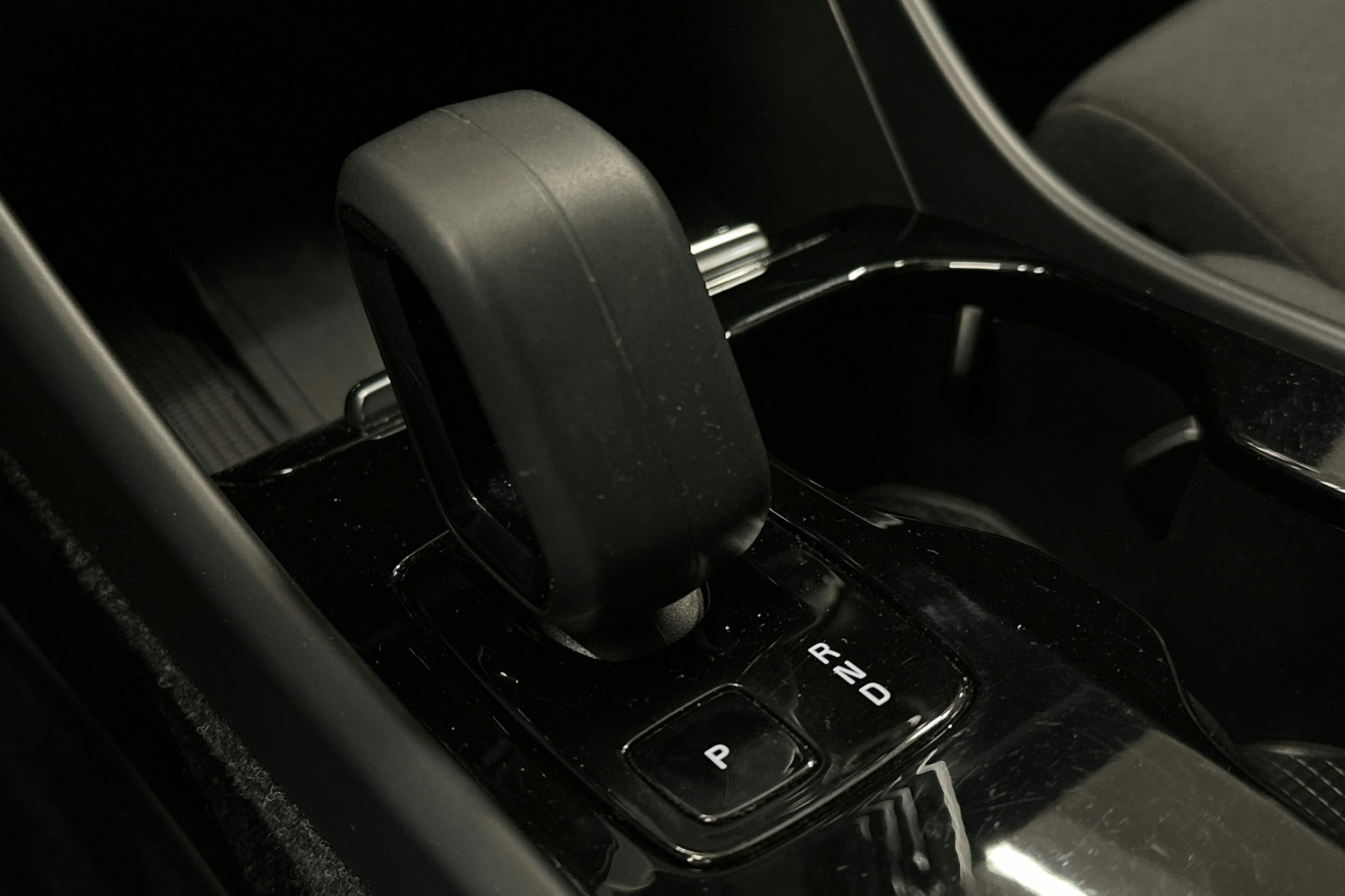 harmaa Volvo XC40 2023 kuva 30.