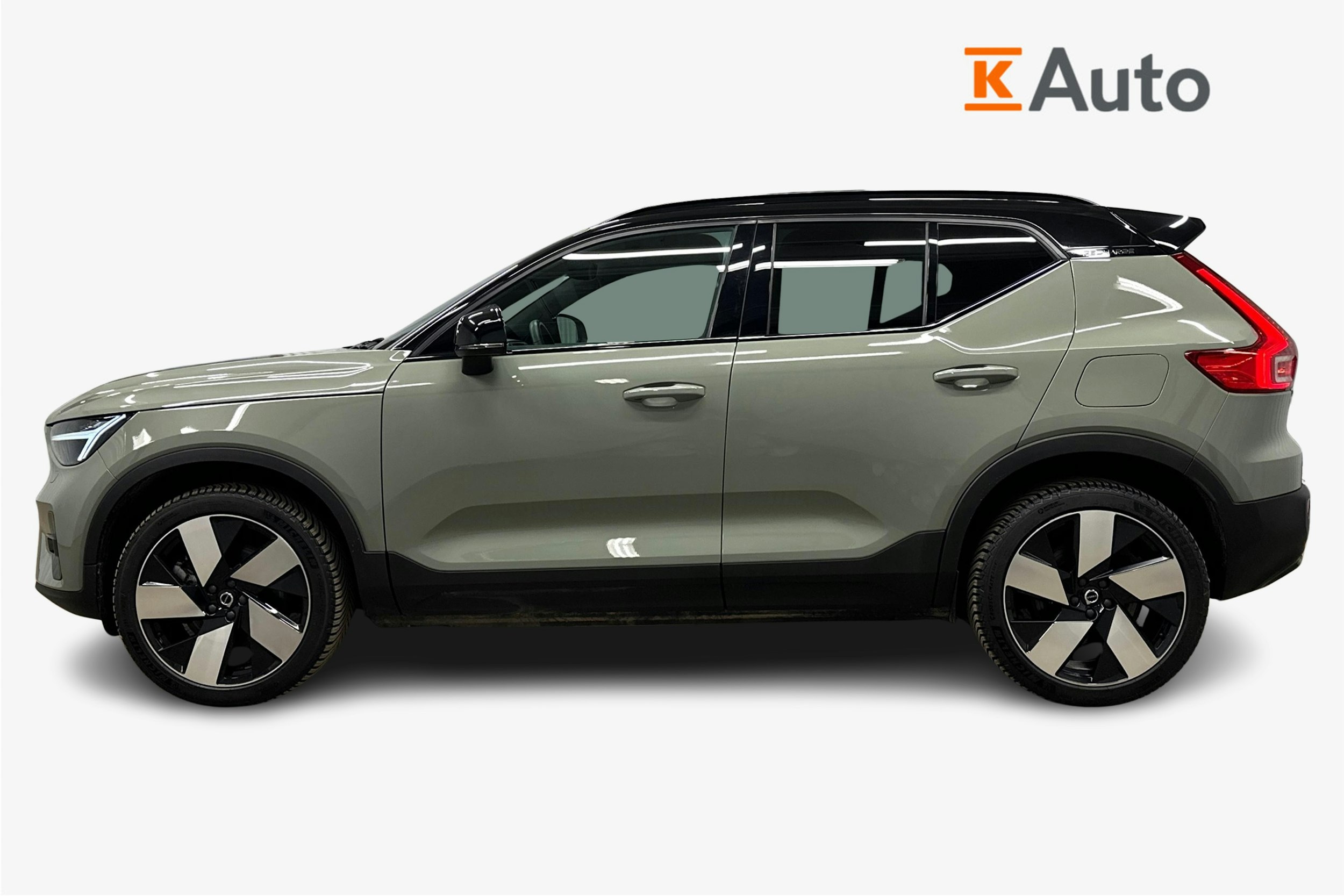 vihreä Volvo XC40 2023 kuva 6.