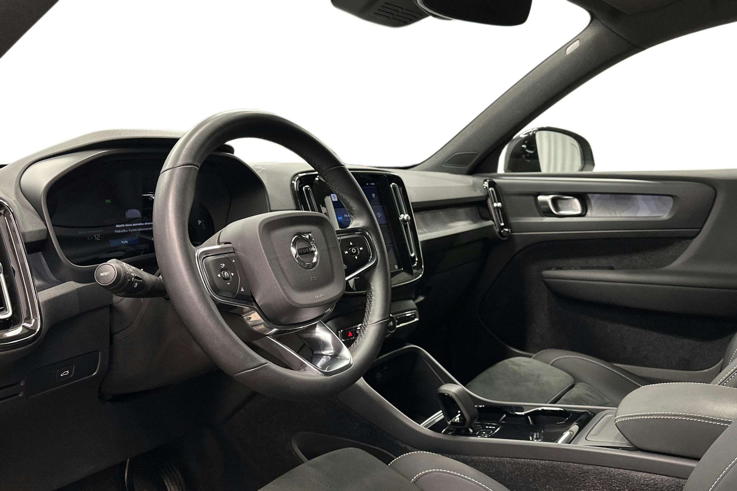 vihreä Volvo XC40 2023 kuva 7.