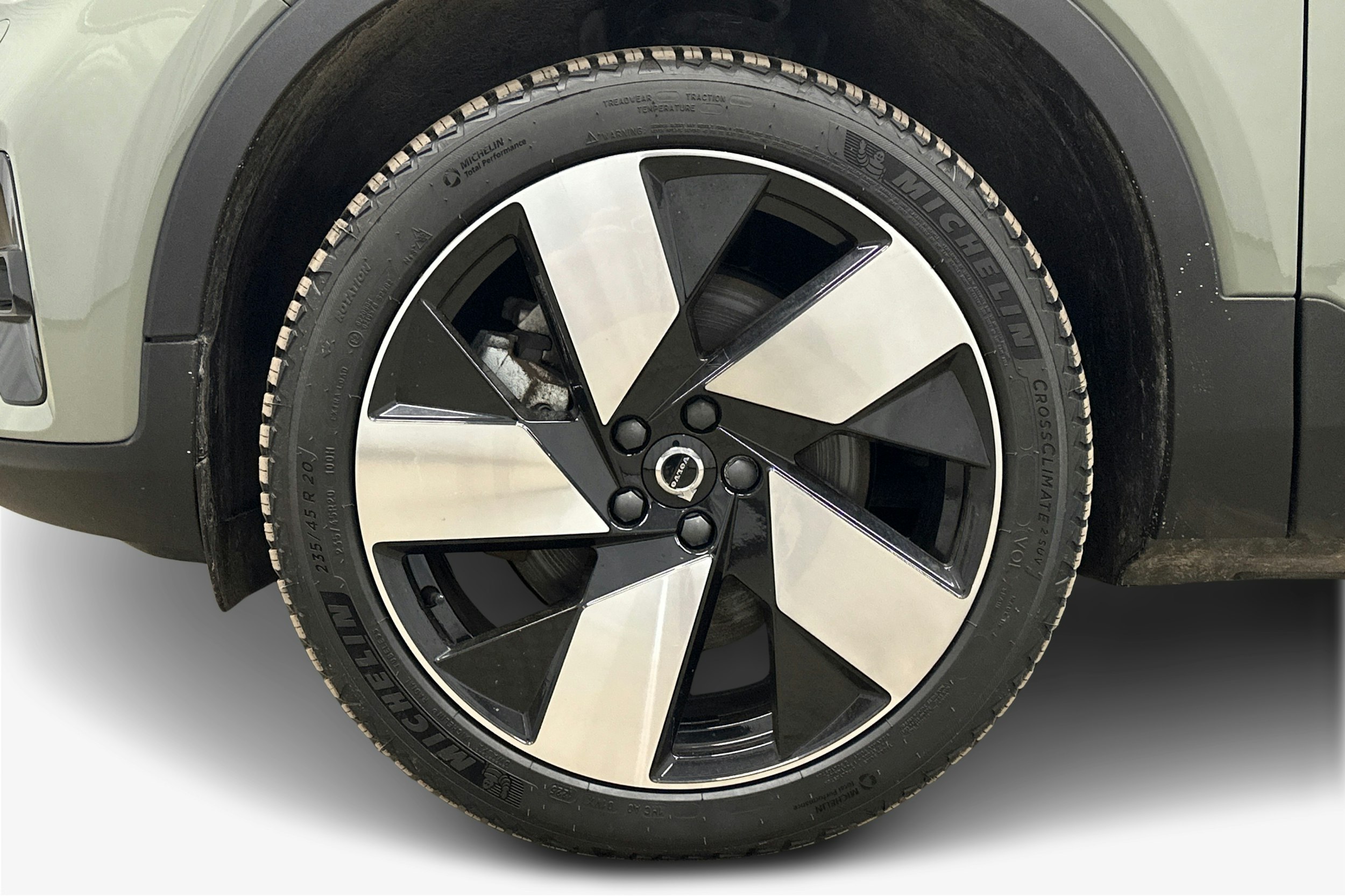 vihreä Volvo XC40 2023 kuva 11.