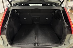 vihreä Volvo XC40 2023 kuva 14.