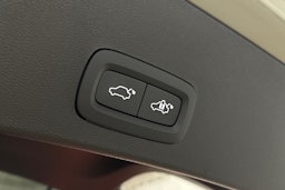 vihreä Volvo XC40 2023 kuva 15.