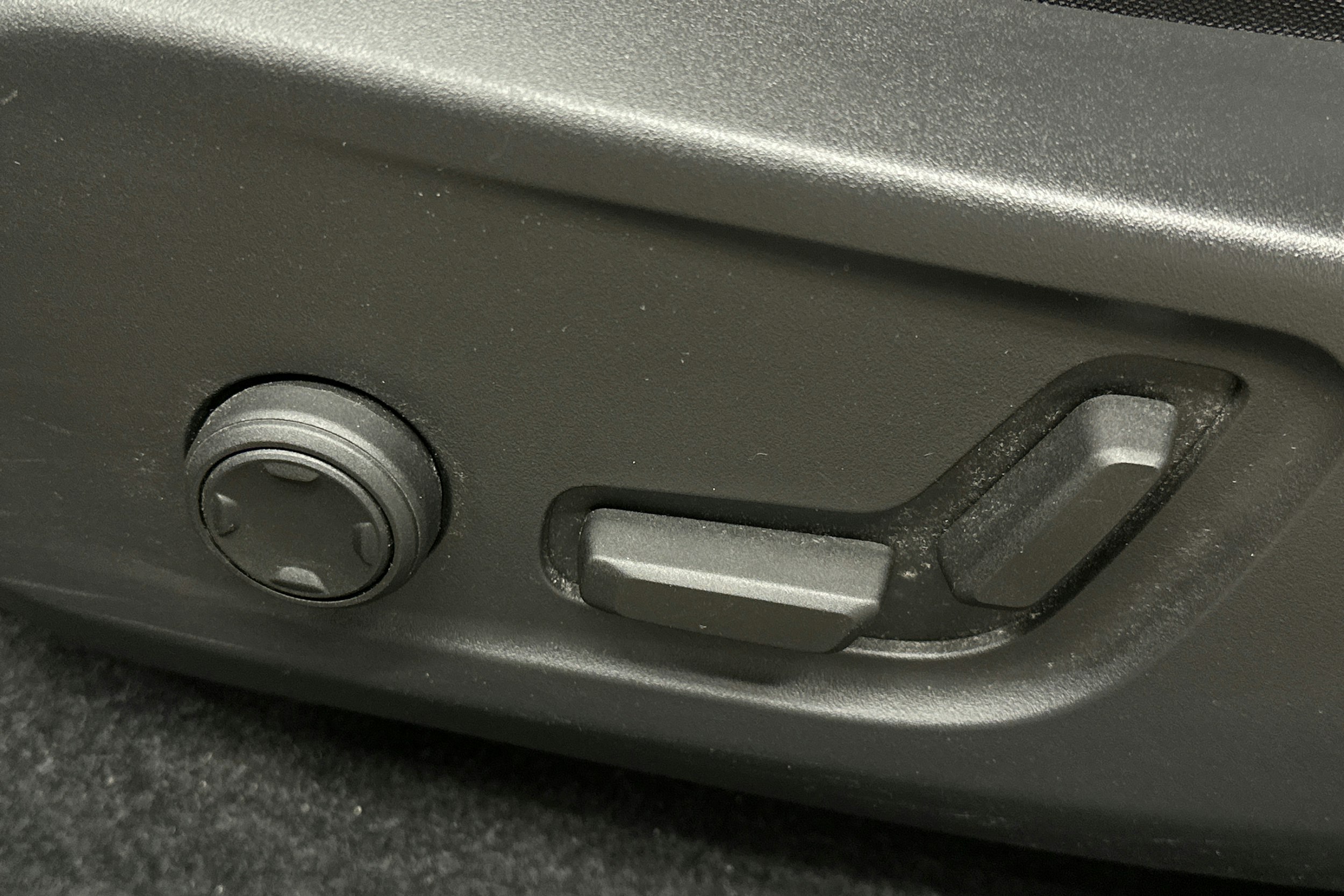 vihreä Volvo XC40 2023 kuva 18.