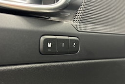 vihreä Volvo XC40 2023 kuva 19.