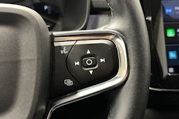 vihreä Volvo XC40 2023 kuva 22.