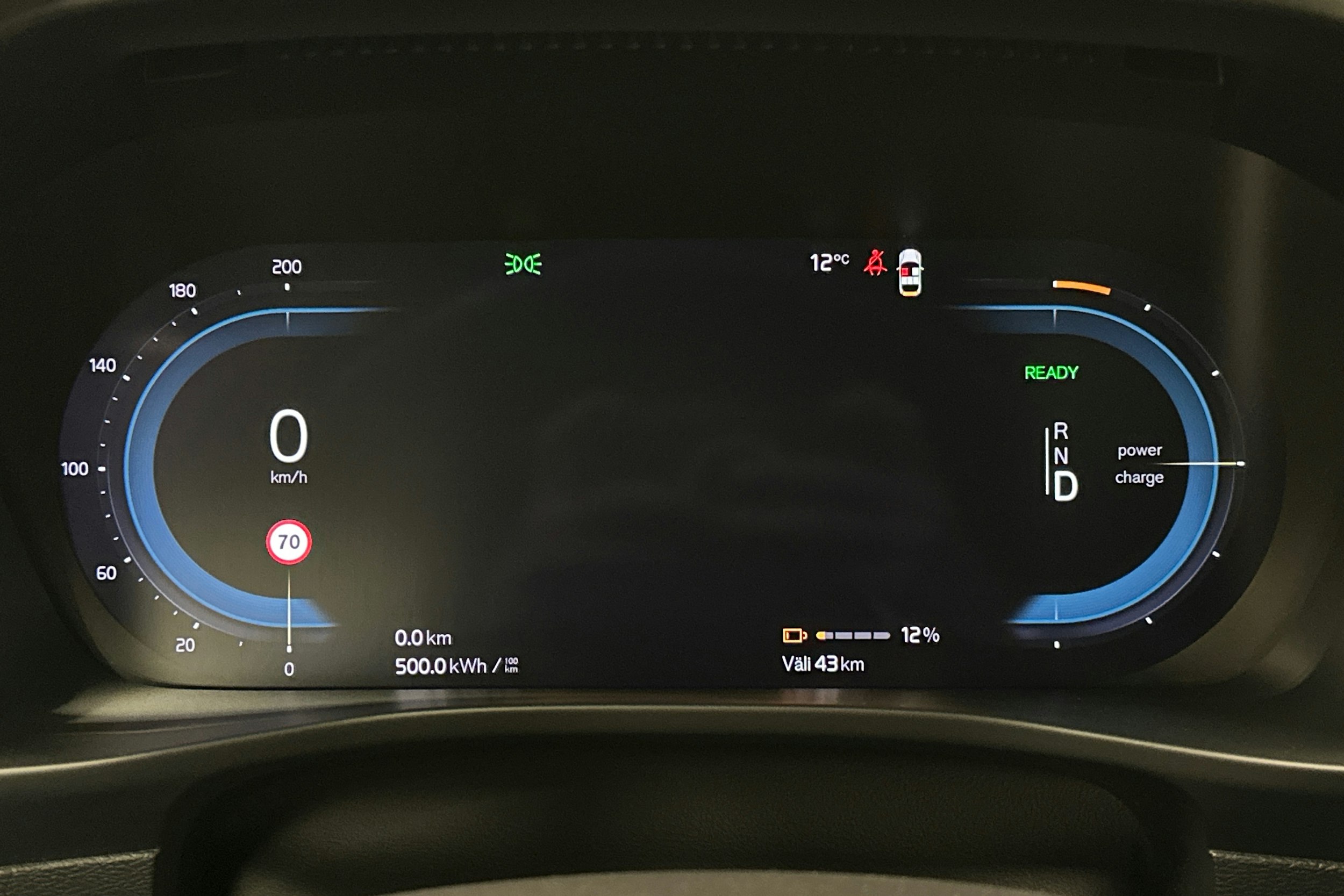 vihreä Volvo XC40 2023 kuva 23.