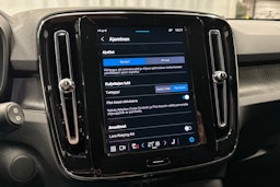 vihreä Volvo XC40 2023 kuva 25.