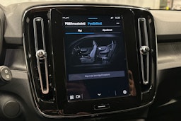 vihreä Volvo XC40 2023 kuva 27.