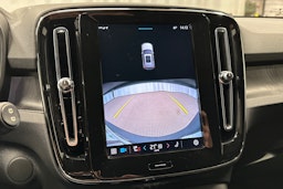 vihreä Volvo XC40 2023 kuva 28.