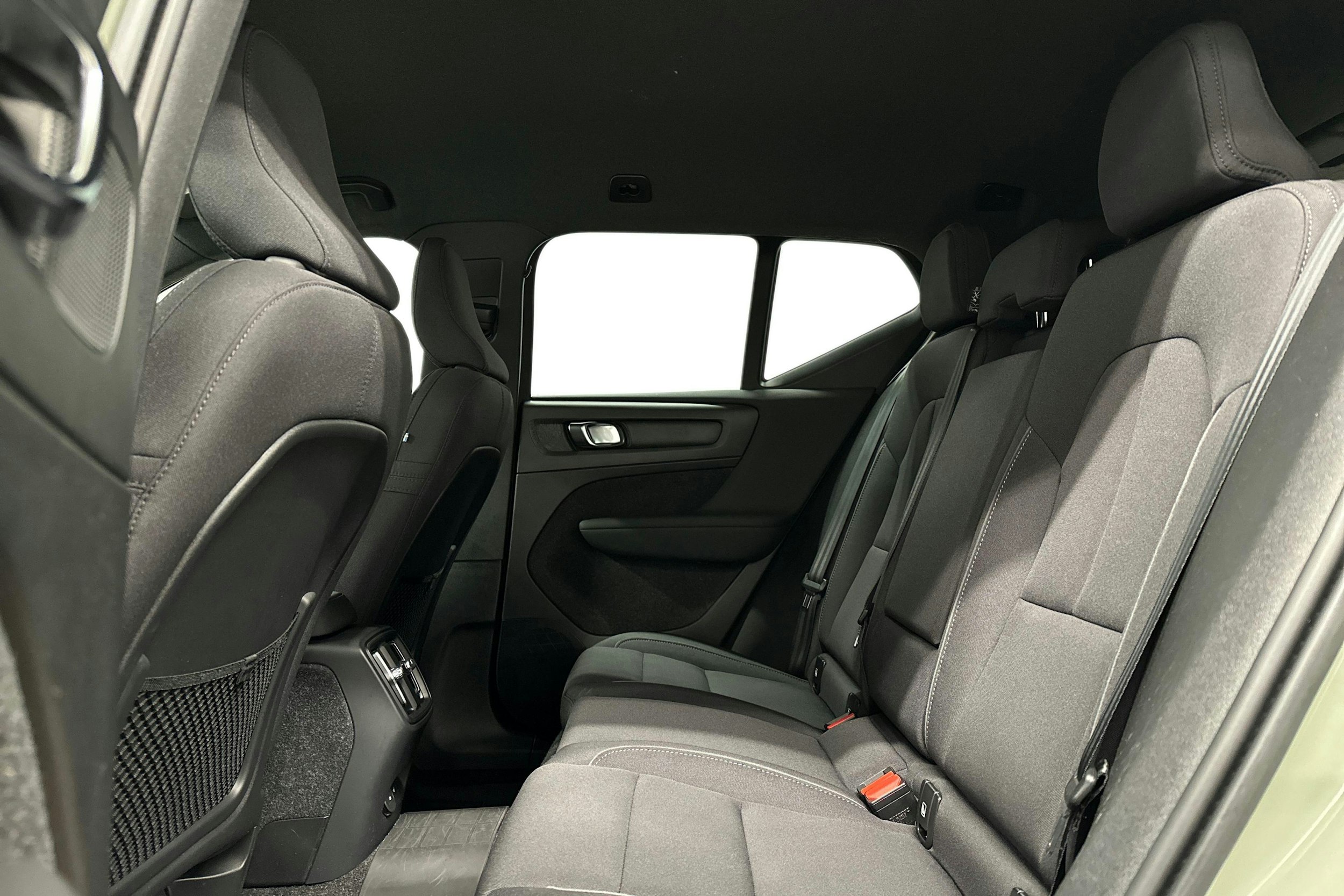 vihreä Volvo XC40 2023 kuva 10.