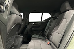 vihreä Volvo XC40 2023 kuva 10.