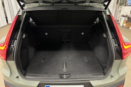 vihreä Volvo XC40 2023 kuva 14.