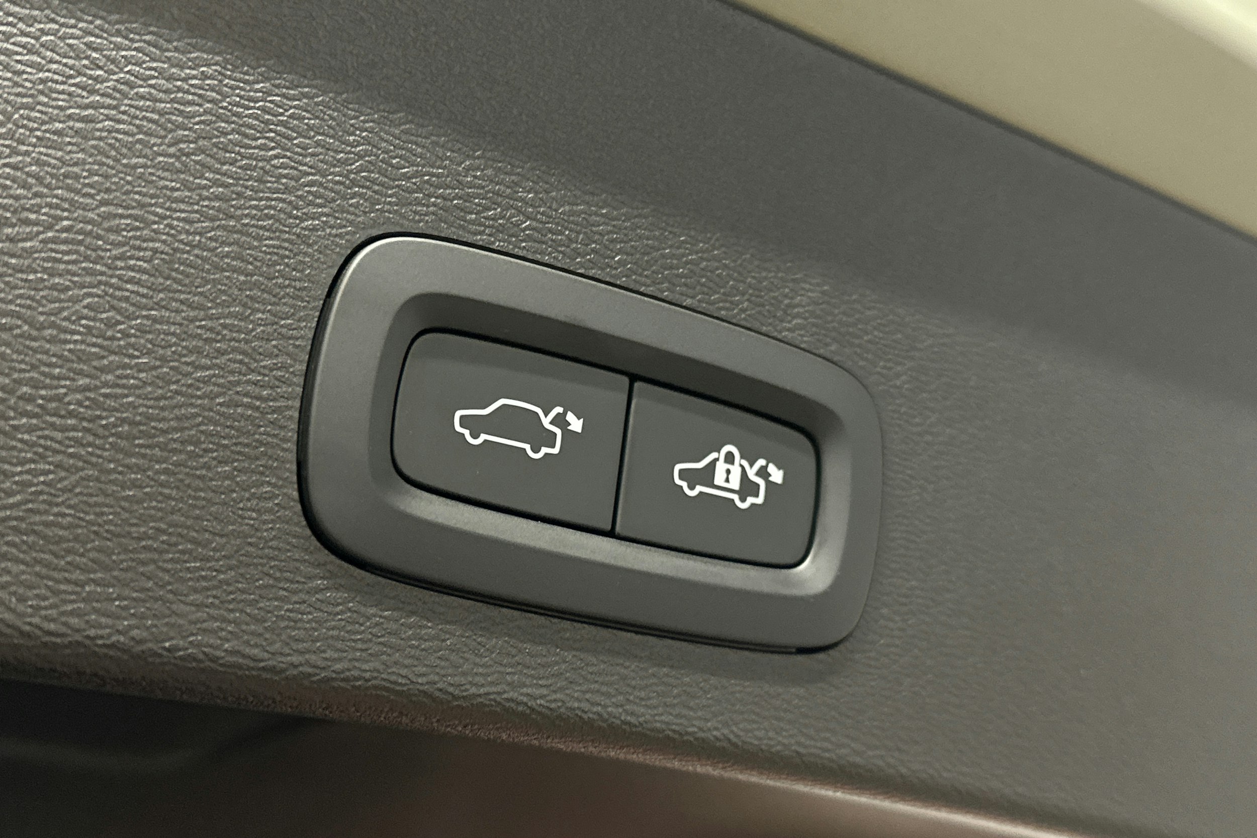 vihreä Volvo XC40 2023 kuva 15.