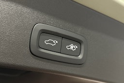 vihreä Volvo XC40 2023 kuva 15.