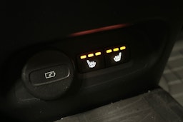 vihreä Volvo XC40 2023 kuva 16.