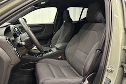 vihreä Volvo XC40 2023 kuva 17.