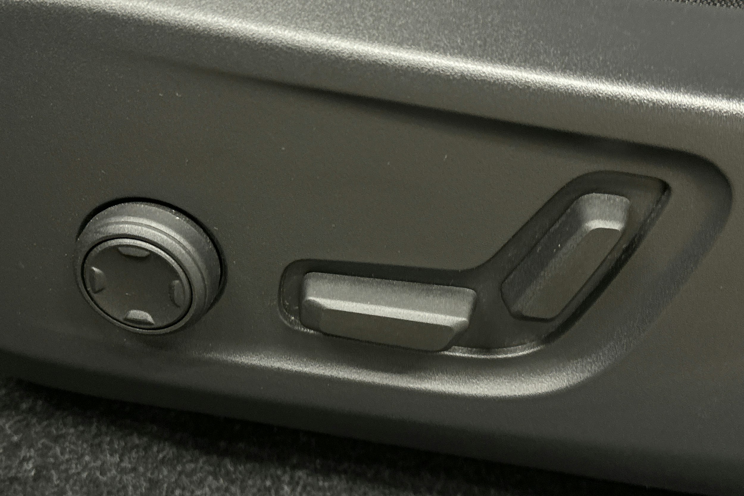 vihreä Volvo XC40 2023 kuva 18.