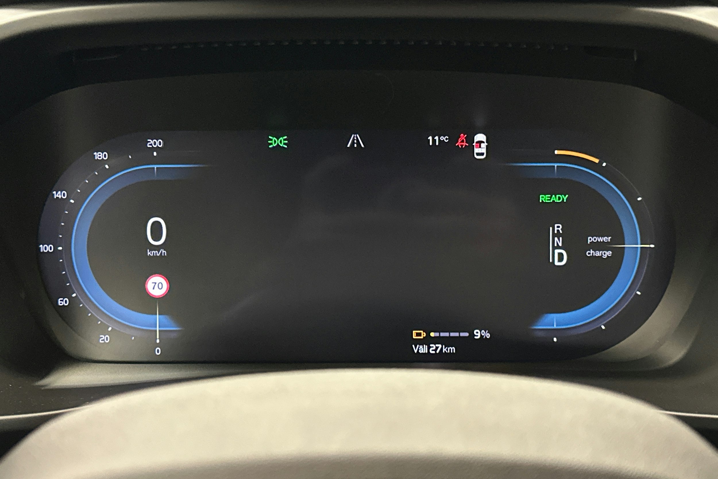 vihreä Volvo XC40 2023 kuva 23.