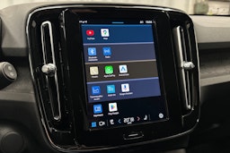 vihreä Volvo XC40 2023 kuva 24.