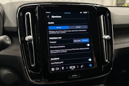 vihreä Volvo XC40 2023 kuva 25.