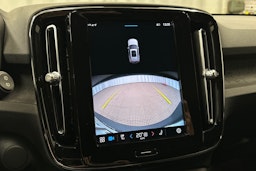 vihreä Volvo XC40 2023 kuva 28.