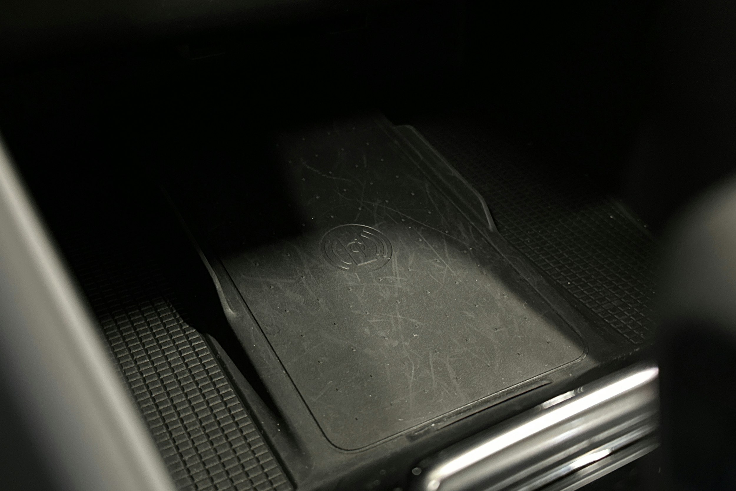 vihreä Volvo XC40 2023 kuva 29.