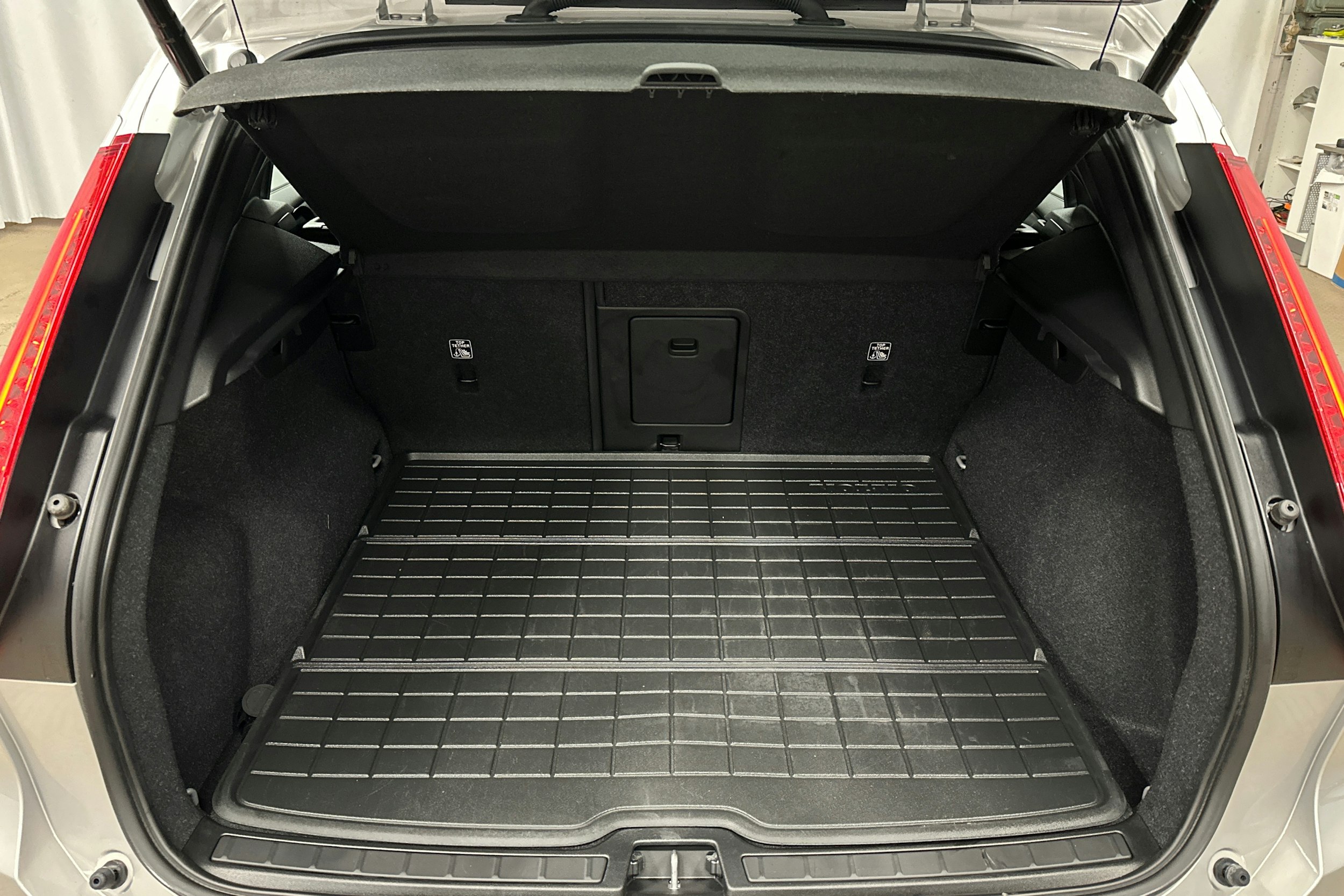 hopea Volvo XC40 2023 kuva 14.