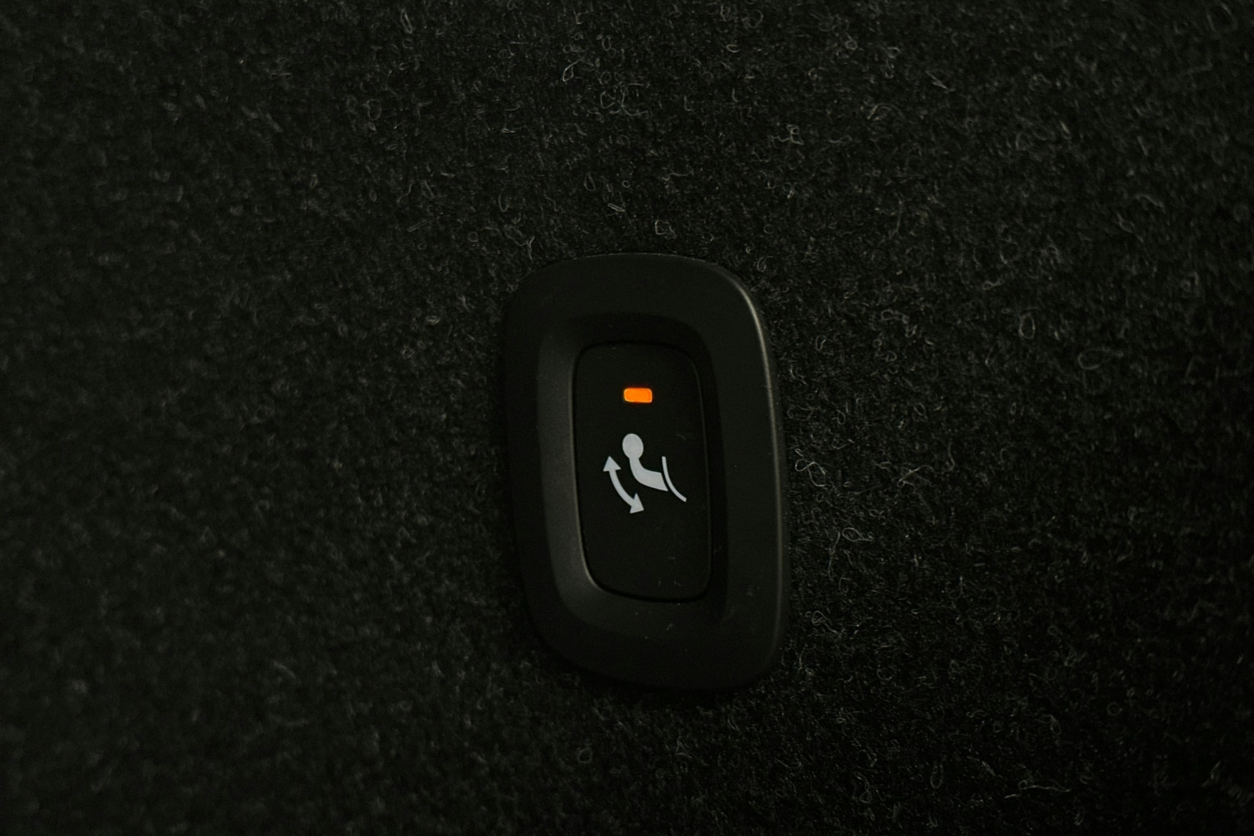 hopea Volvo XC40 2023 kuva 16.