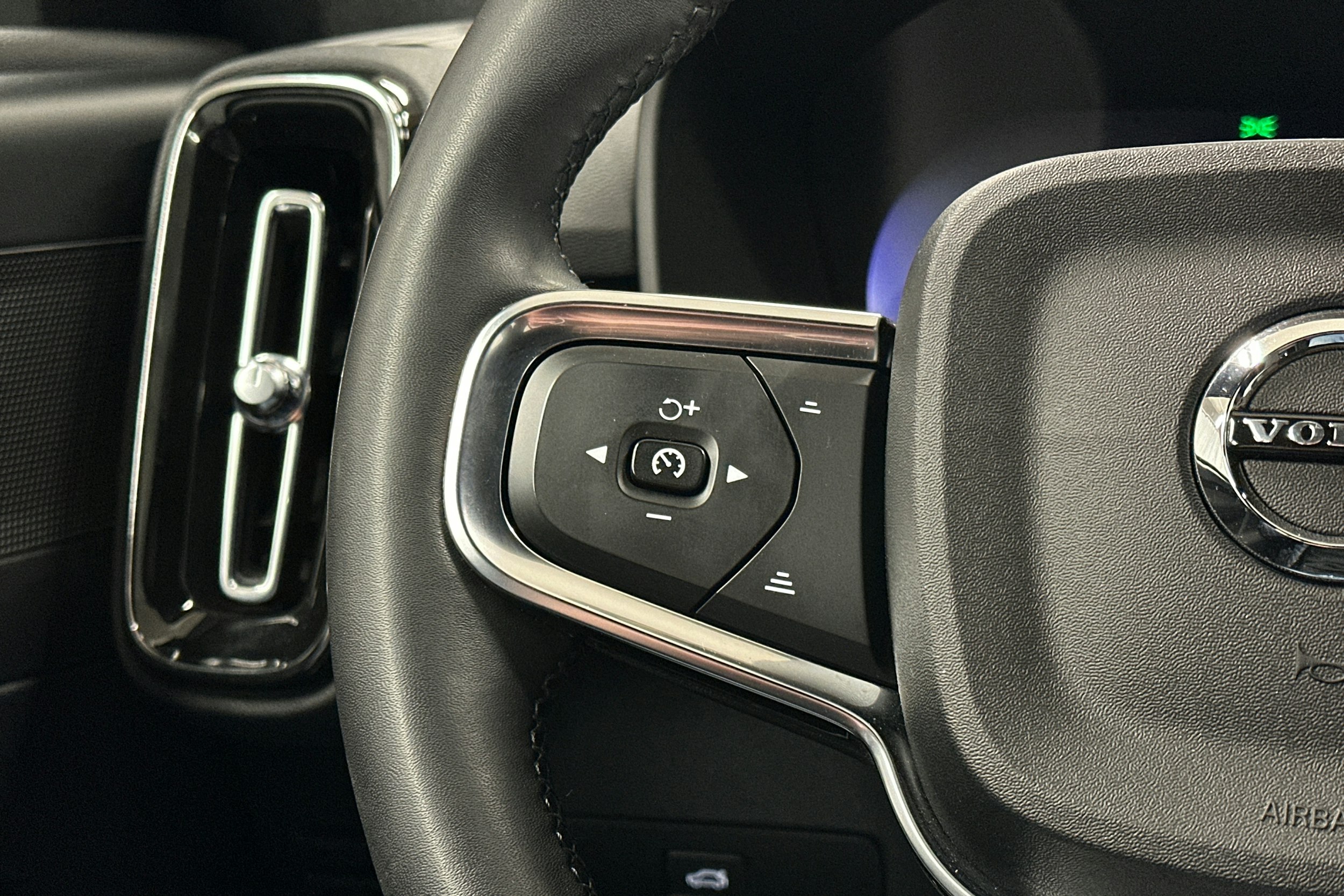 hopea Volvo XC40 2023 kuva 22.