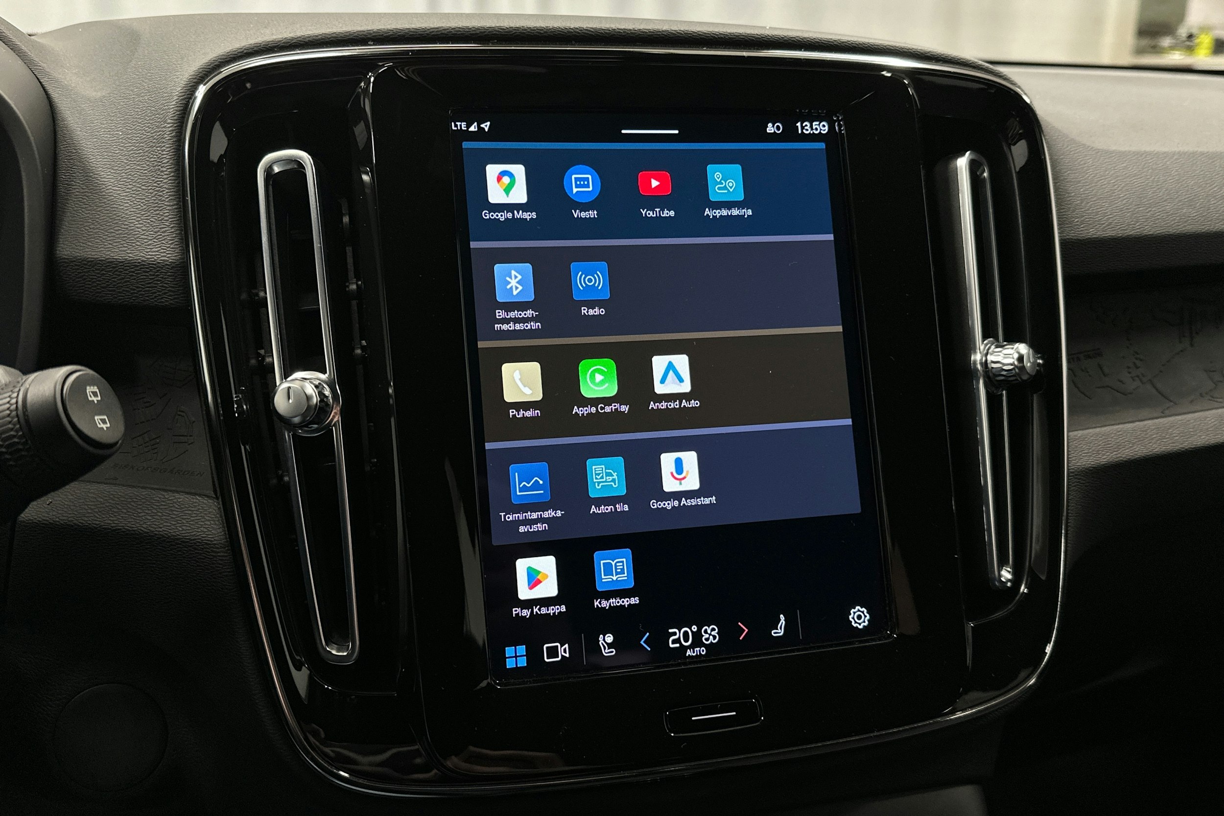 hopea Volvo XC40 2023 kuva 25.