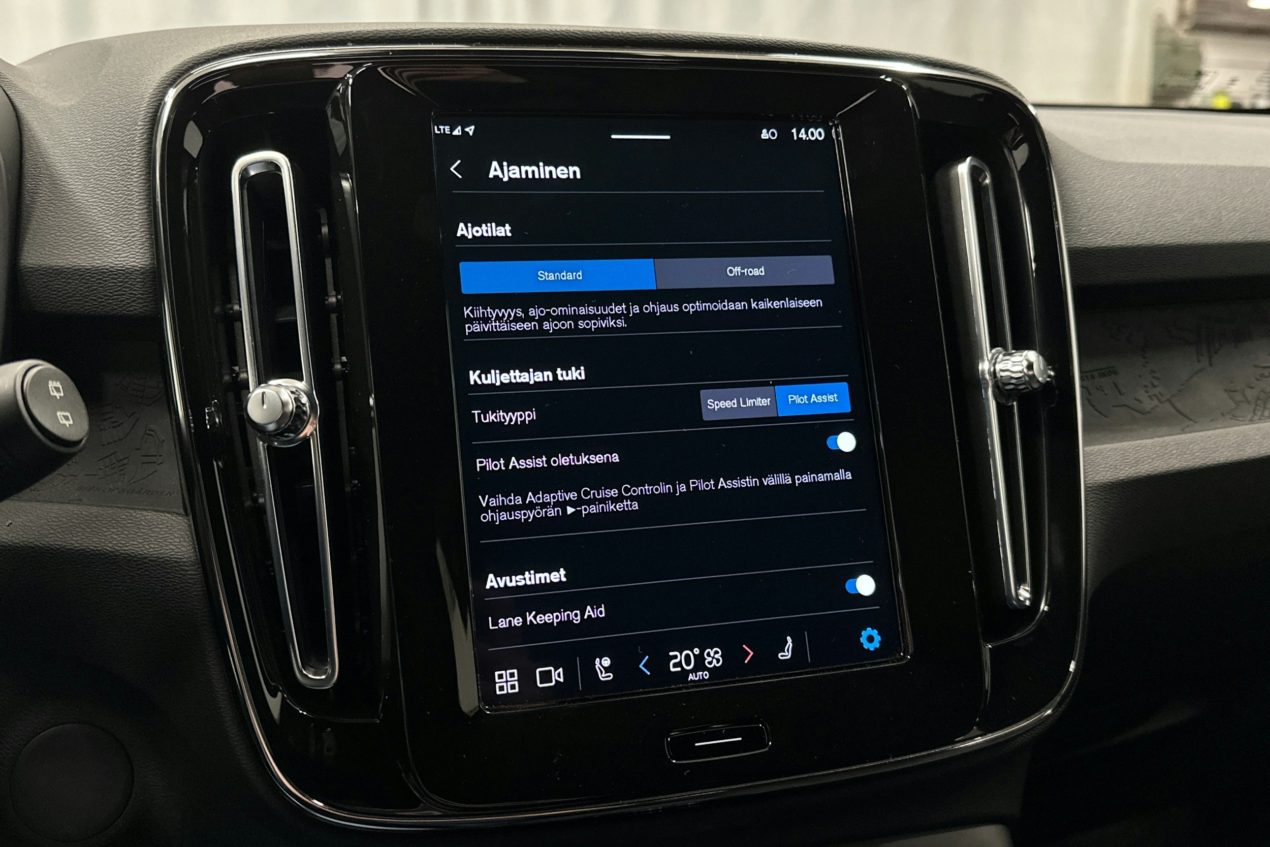 hopea Volvo XC40 2023 kuva 26.